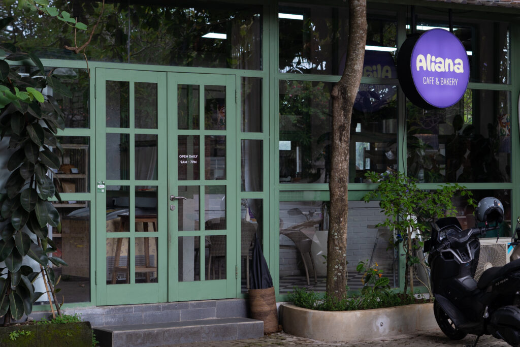 exterior aliana cafe and bakery 1