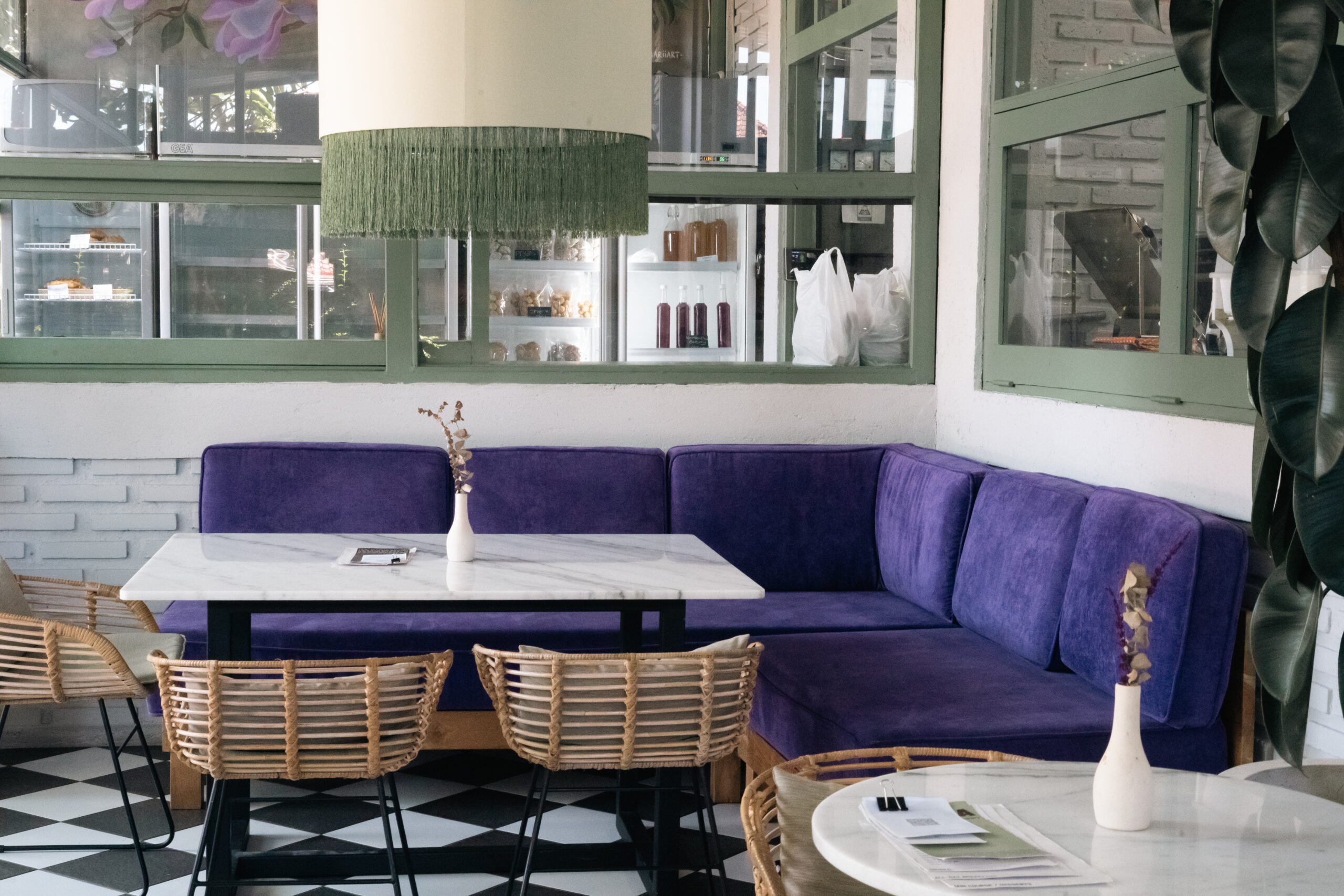 interior aliana cafe and bakery 1